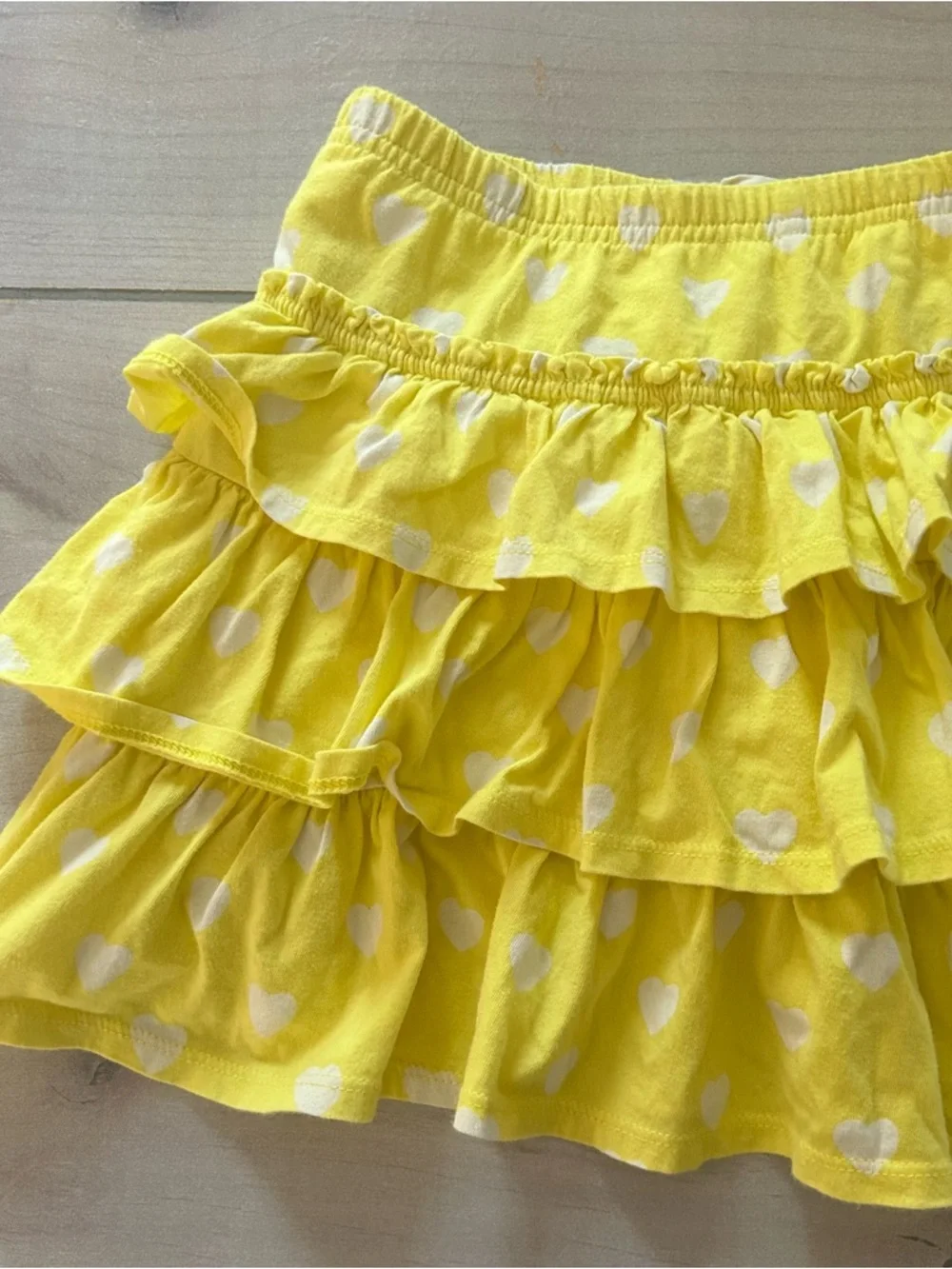Mini Boden Yellow & White Polka Dot Tiered Ruffle Skort - Picture 2 of 3